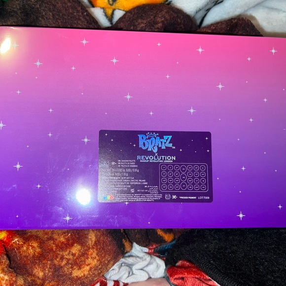 bratz x makeup revolution eyeshadow palette - Picture 3 of 5